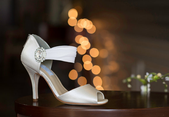 What to Wear to a Wedding Shoes, Clutches and Jewelries (Part 2
